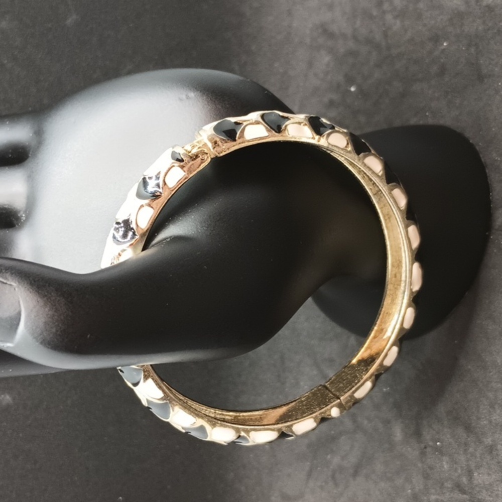 Vintage Hinge Bracelet Black White Scale Print View 2